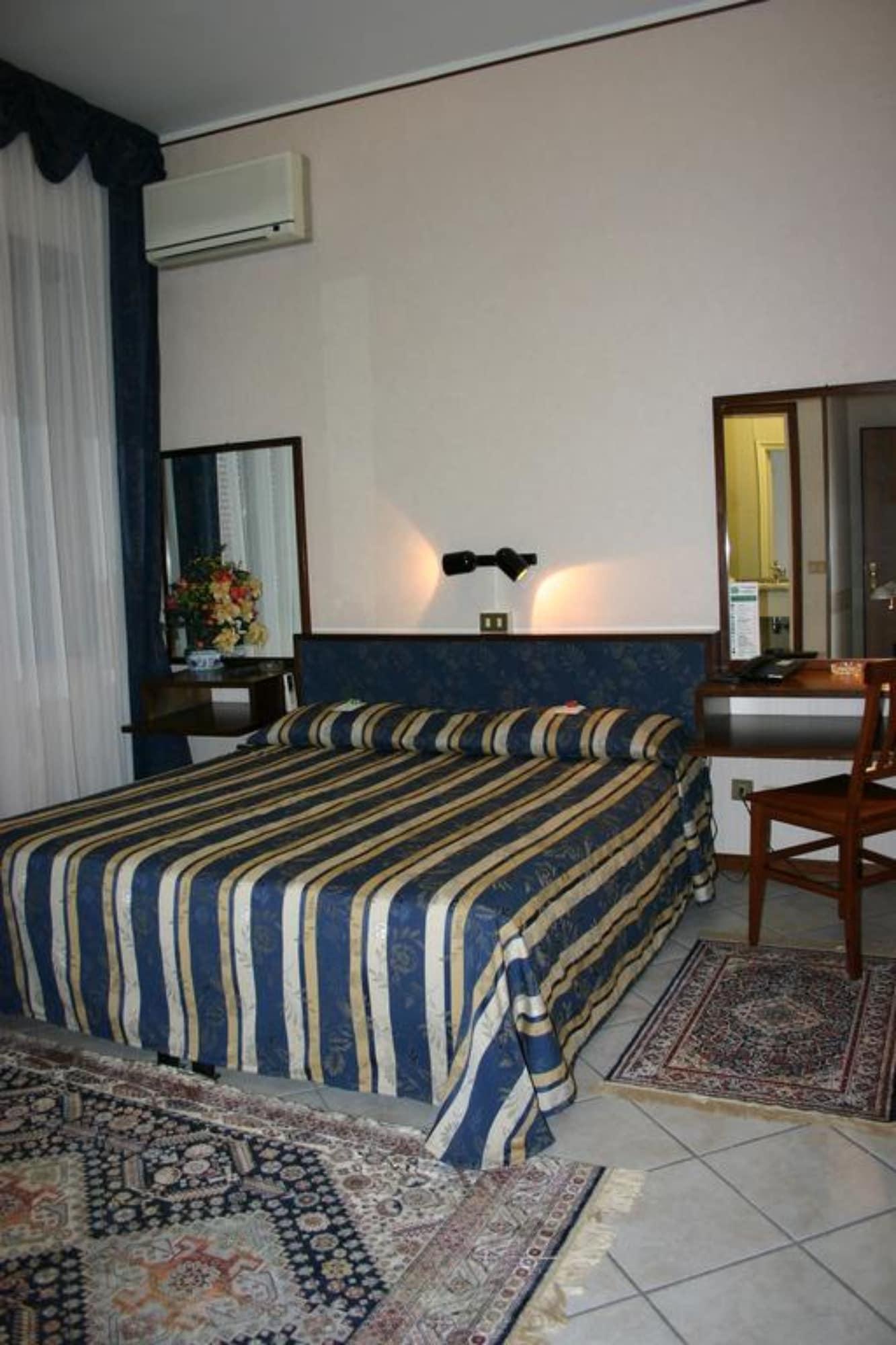 Hotel Italia City Center Mantova Exterior photo